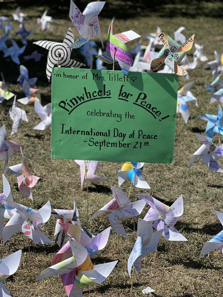 This is a special tradition that our art teacher @kathleenzeigler leads for our school each year. This year’s #PinwheelsforPeace are dedicated in special honor of Mrs. Tillett. 💖 #mymisd #youbelonginmisd <a href="/pinwheels4peace/">pinwheelsforpeace</a> #pinwheels4peace #slaughterstrong2223 #slaughterliveskind