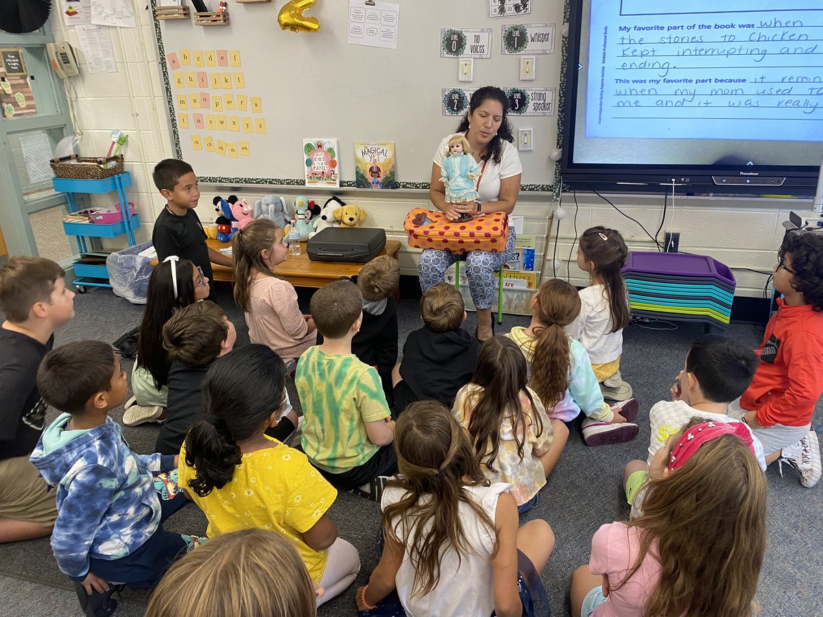 AddessoMurphy's tweet photo. In Social Studies we are learning about the past! We are so lucky that our very own @DianaEVining brought in artifacts for us! She taught us about history of dolls and let us use her typewriter when she was a kid! @MtView07836 @JOlsyn1109 @ZywickiR https://t.co/CesoAvTg7Y