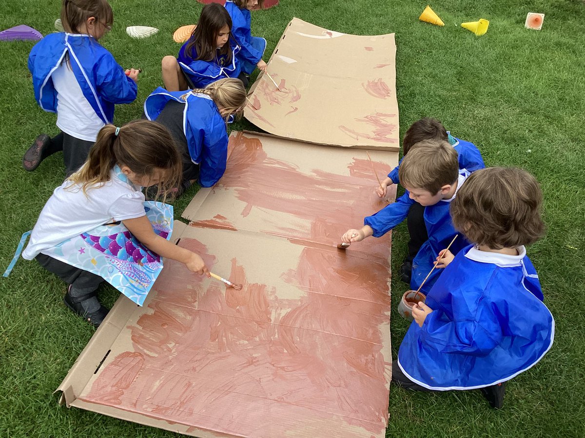 RabbitsClass's tweet photo. This week we have started working on our new role play area. The children started by helping to paint the hull of our pirate ship and then quickly moved on to developing their own ideas, creating a flag, anchor and a parrot. #eyfs #developingideas #roleplayarea #takingownership https://t.co/HKS89zY1lv