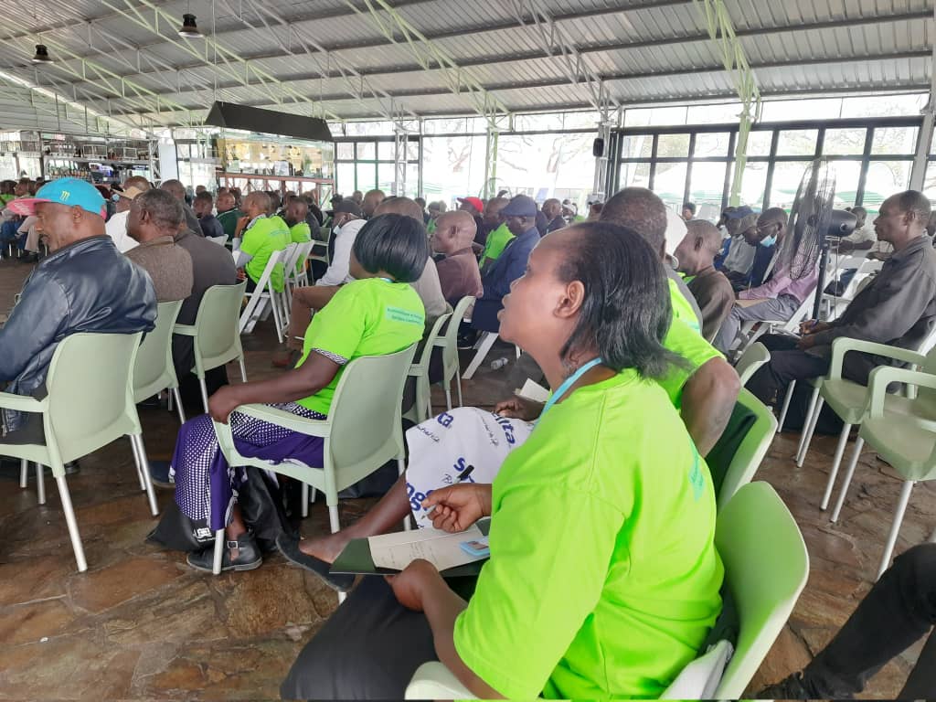 MoLAFWRD_Zim's tweet photo. The most fascinating bit about this job is meeting &amp; listening to farmers' insights. Insights from farmers inform policy. Farmers are the agents for Agricultural Transformation #ZimFarmersCan.
Excited to be part of the ZFU Annual Congress in Gweru 21.09.22 
PS @basera_john https://t.co/EcvJ2e1zKC