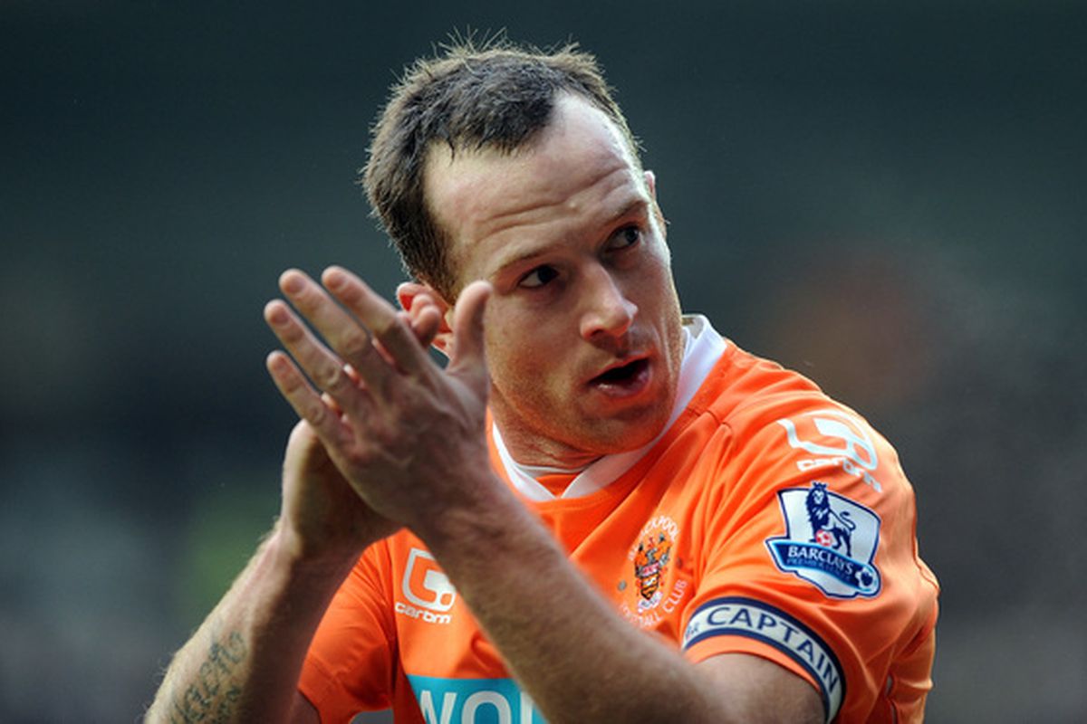 josedavidlopez_'s tweet photo. Hoy se retirรณ #CharlieAdam ๐ด๓ ง๓ ข๓ ณ๓ ฃ๓ ด๓ ฟ
Seguramente el futbolista anรณnimo que mรกs impactรณ en debut Premier, con mรญtico Blackpool๐ (13 goles y disparo demoledor)
Tan de moda se puso que lo entrevistรฉ en 2011 para Fiebre Maldini de @MundoMaldini y regalamos esa camiseta firmada por รฉl. https://t.co/bnsH3ztQt8