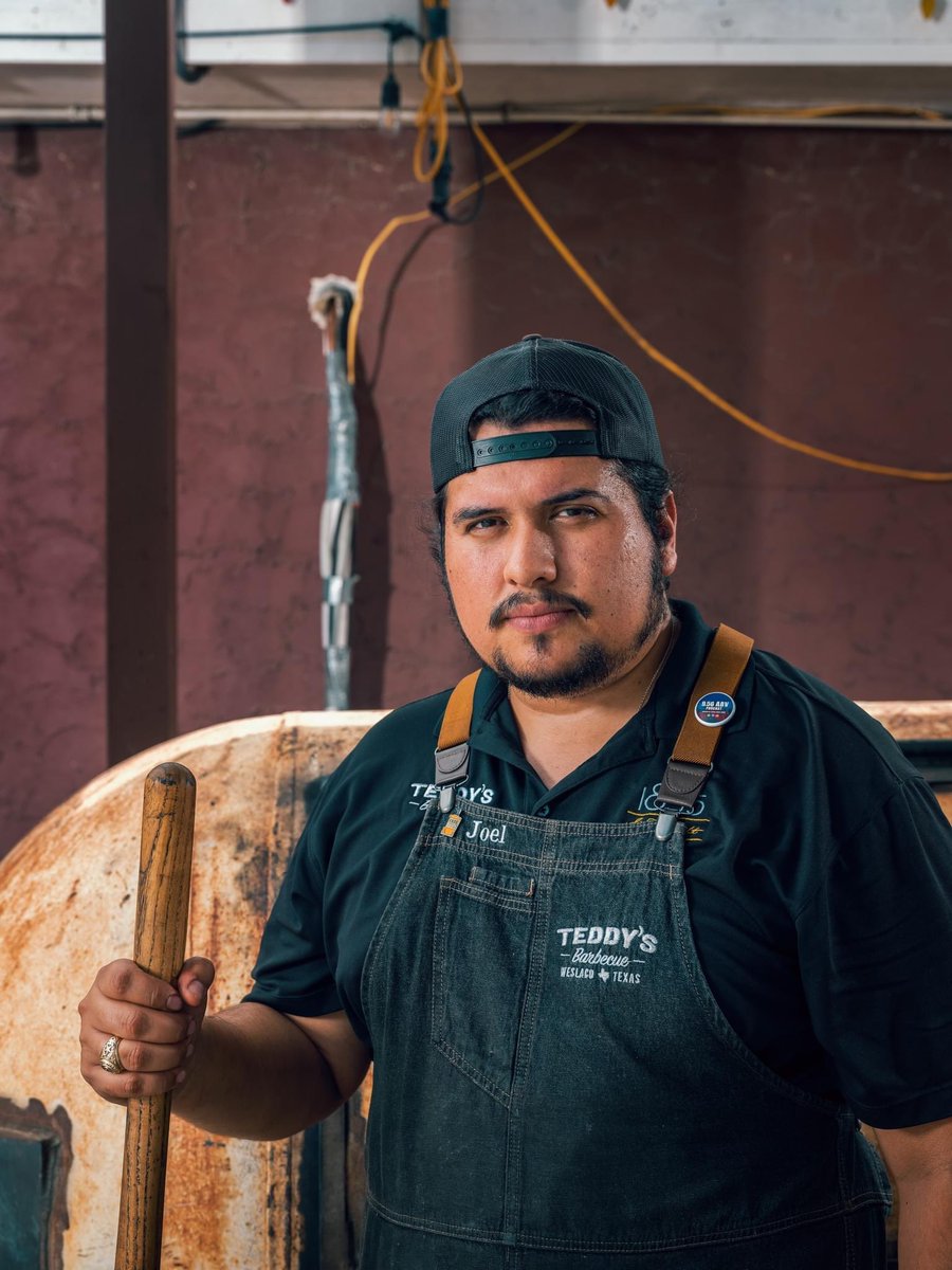Is smoked beef head still considered barbacoa??? Find out on the next #TacosofTexas Podcast as we explore this new estilo with Joel Garcia, owner of <a href="/TeddysBarbecue/">Teddy's Barbecue</a> in Weslaco, TX. 
🐮 🐮 🔥 🔥 

Listen aquí: open.spotify.com/episode/0B5C4z…

Photos: Robert Gomez