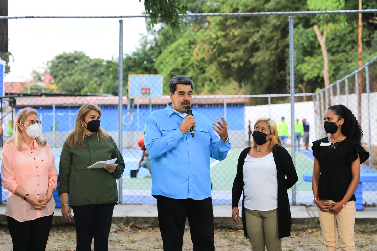 mineducacion_ve's tweet photo. ¡Regreso a clases felices! 

Ya puedes notar el hermoso trabajo de las Bricomiles. Como lo orientó el Pdte. @NicolasMaduro, este 3 de octubre los estudiantes disfrutarán de centros educativos rehabilitados y bellos.

Continuaremos trabajando junto al pueblo.  #VenezuelaProductiva https://t.co/RTFhDkz5QE