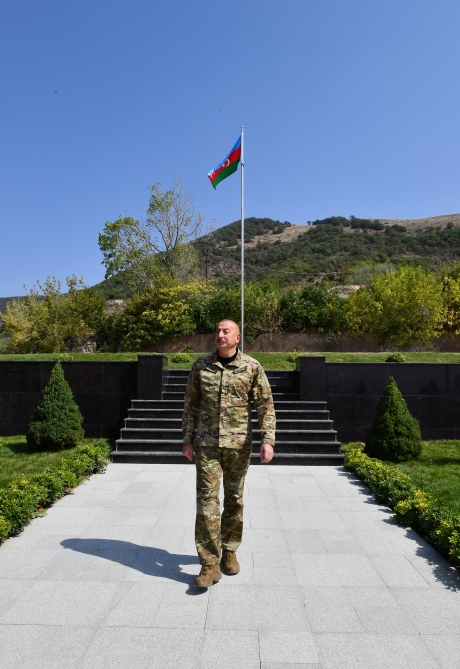 axundov_natiq's tweet photo. Müzəffər Ali Baş Komandan İlham Əliyev: 
Fəxr edirəm ki, Laçın şəhərinin mərkəzində milli bayrağımızı ucaltdım. Bu bayraq burada əbədi dalğalanacaq! Biz burada əbədi yaşayacağıq! Yaşasın Laçın! Yaşasın Azərbaycan!
#MüzəffərAliBaşKomandan
#Laçın
#QarabağAzərbaycandır https://t.co/2wpMhMNaBk