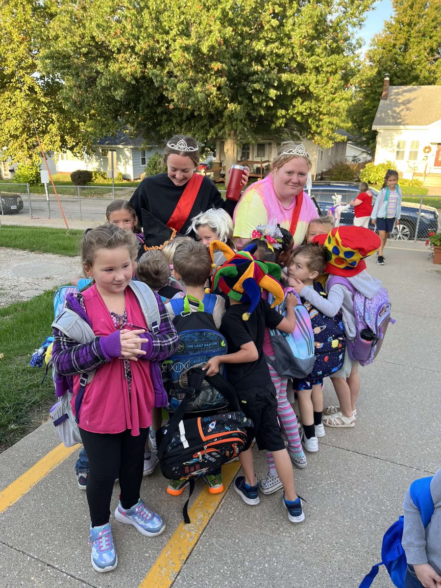 The Queen candidates were up bright &amp; early to greet the little panthers at the ECC &amp; EMS buildings.