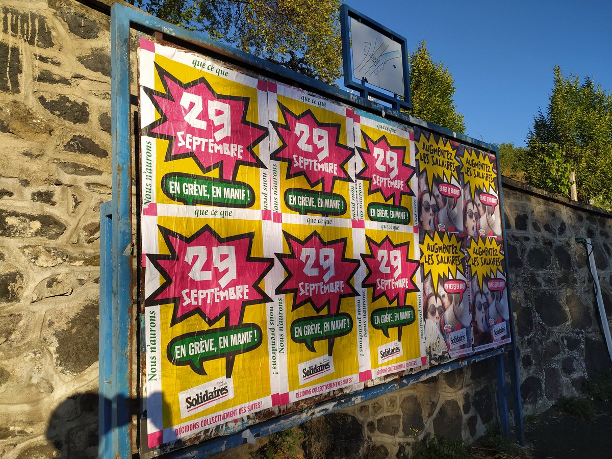 solidaires63's tweet photo. On dirait que les murs de #ClermontFerrand essayent de vous dire quelque-chose 🤗
#Greve29Septembre https://t.co/BQ0NvDCOwt