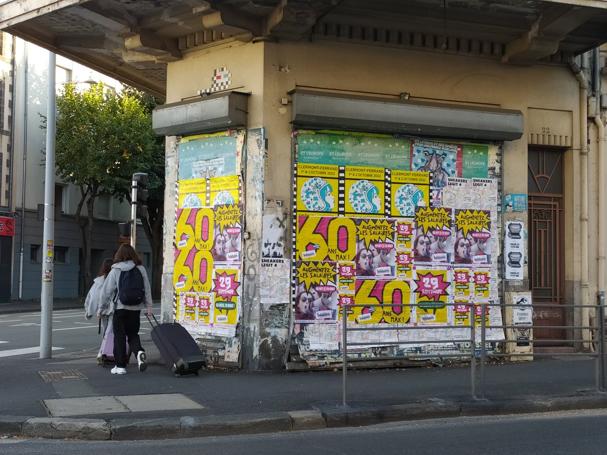 solidaires63's tweet photo. On dirait que les murs de #ClermontFerrand essayent de vous dire quelque-chose 🤗
#Greve29Septembre https://t.co/BQ0NvDCOwt