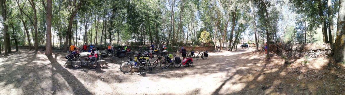 Mar_de_tierras's tweet photo. ¡Comienza la aventura! Del 21 al 25 estaremos pedaleando por la escasez de agua en #Segovia #eitfood #eitcommunitywaterscarcity #waterwheel #huellahidrica #viajeenbici https://t.co/xEqHXVtfY9