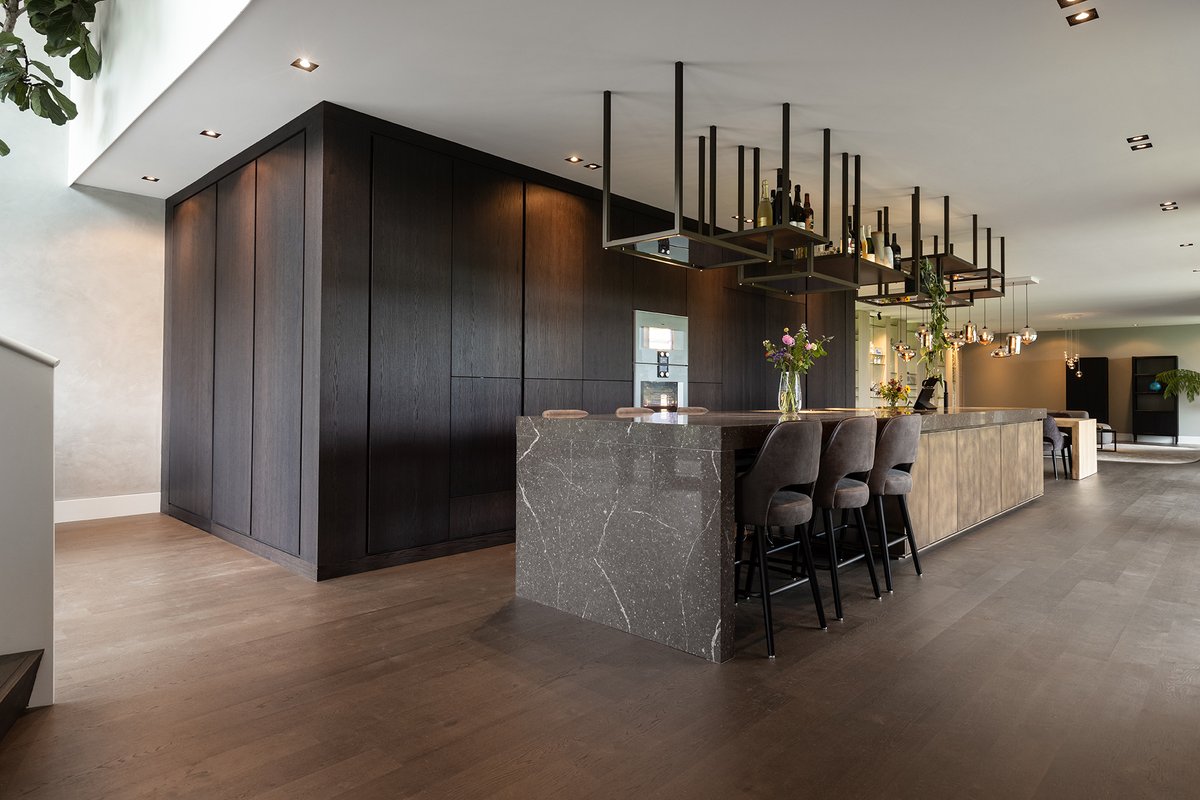 EuropeanHome1's tweet image. Here we have a Modore 185 in this thatched country house with luxurious appeal in Holland, by our friends from The Art of Living!

For more information, please visit: hubs.la/Q01m66tR0
.
.
.
.
.
#element4 #modernhomes #interiordesign #moderngasfireplaces #fireplacemakeover