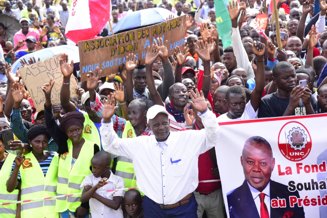 coeurdafriqueM's tweet photo. 🔴#RDC: Le pacificateur jusqu'au bout l'honorable Dr @VitalKamerhe1 est arrivé à la chefferie de #RUBENGA dans l'île d'IDJWI nord où les populations venus de trois groupements voisins l'écoutent en ce moment pour la paix qui est un levier important pour le dév
@BillyKambale1 https://t.co/cRjTa3dhm3