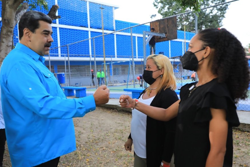 mineducacion_ve's tweet photo. ¡Regreso a clases felices! 

Ya puedes notar el hermoso trabajo de las Bricomiles. Como lo orientó el Pdte. @NicolasMaduro, este 3 de octubre los estudiantes disfrutarán de centros educativos rehabilitados y bellos.

Continuaremos trabajando junto al pueblo.  #VenezuelaProductiva https://t.co/RTFhDkz5QE