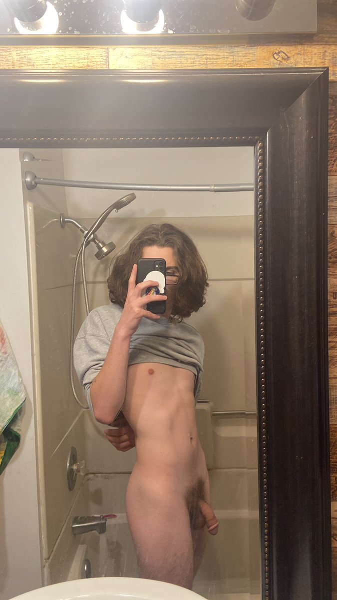 TylerTheCream's tweet photo. Currently considering chopping all my hair off https://t.co/BGwlYf6xoK