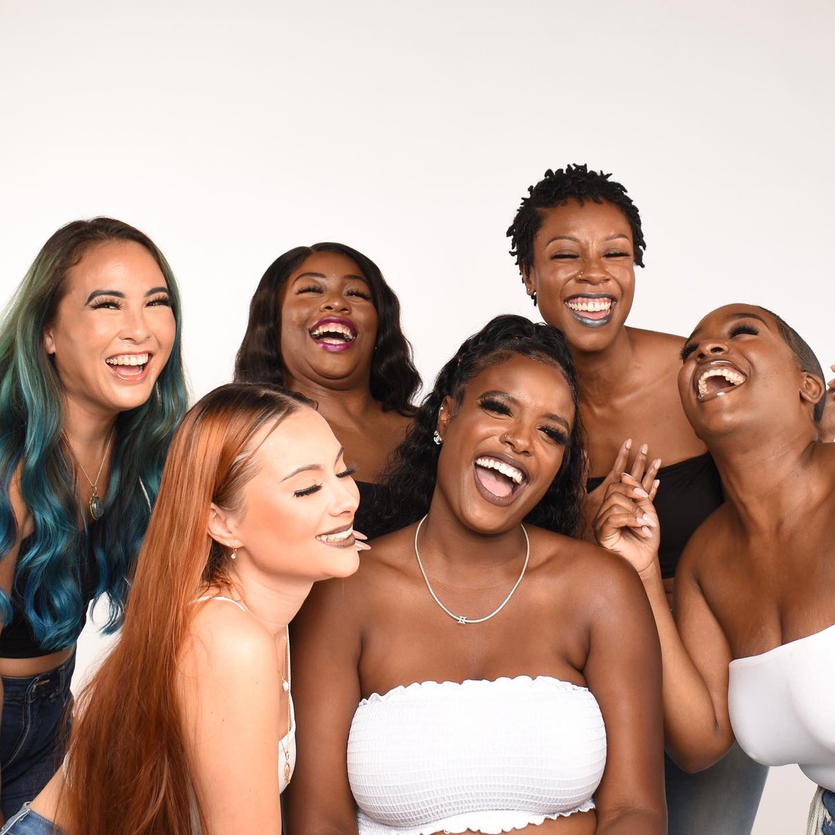 forhercosmetics's tweet photo. #WCW goes out to all the baddies putting in that work achieving their goals and making power moves 💅🏾A #forherbabe is a baddie both in the professional and personal atmosphere. When we walk in we turn heads and not just because of our looks but because of our presence 💎 https://t.co/8rJilbTDH0