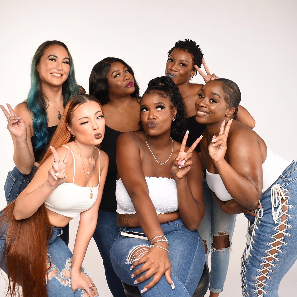 forhercosmetics's tweet photo. #WCW goes out to all the baddies putting in that work achieving their goals and making power moves 💅🏾A #forherbabe is a baddie both in the professional and personal atmosphere. When we walk in we turn heads and not just because of our looks but because of our presence 💎 https://t.co/8rJilbTDH0