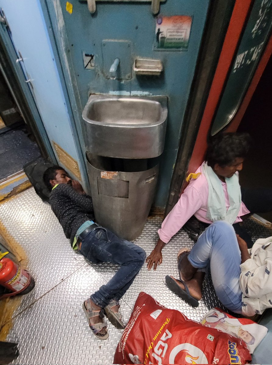 chinna259's tweet photo. @SCRailwayIndia @drmsecunderabad @arunjainir @SCRailwayIndia this is situation in train number 12793 on 19-Sep TTE doesn't even came for checking of passanger tickets even after complaining through IVR Number 139 and ticket got closed immediately after reaching its destination (TPTY - NZB) https://t.co/0tf3z2glyQ