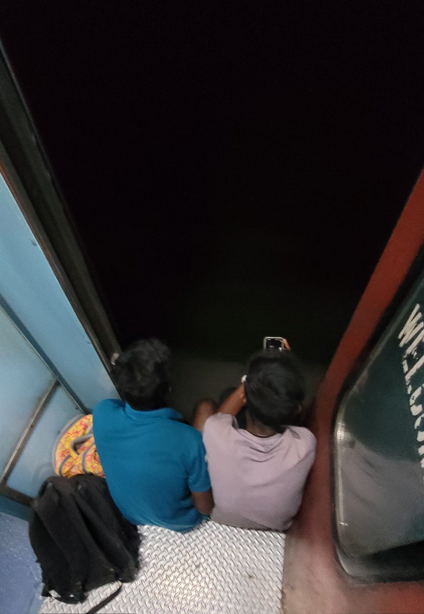 chinna259's tweet photo. @SCRailwayIndia @drmsecunderabad @arunjainir @SCRailwayIndia this is situation in train number 12793 on 19-Sep TTE doesn't even came for checking of passanger tickets even after complaining through IVR Number 139 and ticket got closed immediately after reaching its destination (TPTY - NZB) https://t.co/0tf3z2glyQ