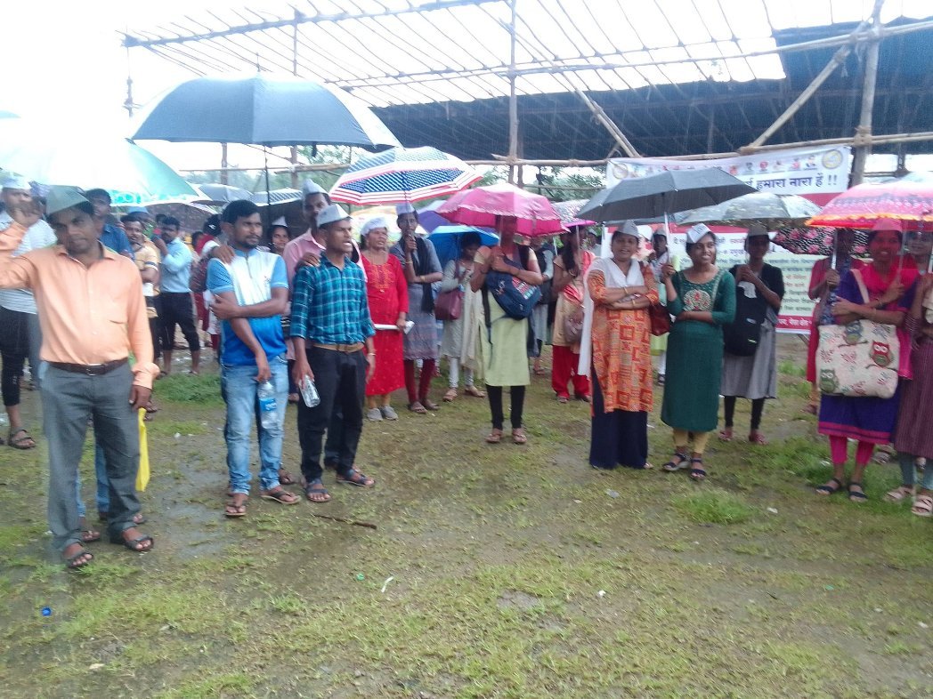 raheman_pathan1's tweet photo. भावी शिक्षकांची एवढी दयनीय अवस्था यापूर्वी महाराष्ट्राने कधीही बघितली नव्हती. शिक्षणमंत्री @dvkesarkar आणि CM @mieknathshinde साहेब आपणात जर अजूनही संवेदनशील वृत्ती निर्माण होत नसेल तर आपण फक्त पुढारी आहात माणूस नाही.
#शिक्षक_भरती_आंदोलन
@abpmajhatv   
@zee24taasnews https://t.co/GMjS4CapHO