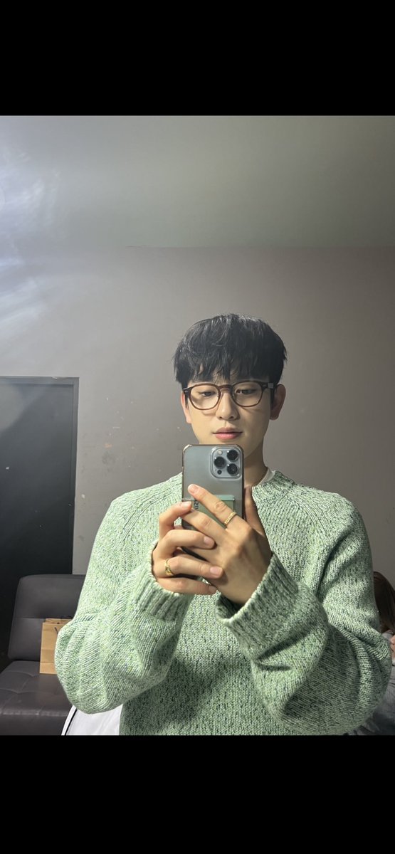 aghase_07's tweet photo. My favorite ma-attitude person hehe even though you always look like judging my whole existence, you'll still be one of the cutest person🥰To this man, thank you for being the reason of my daily smiles 🥰
#진영이_생일세포_오늘주인공
#ShiningOnJinyoungDay
#Jinyoung @JINYOUNG @GOT7 https://t.co/kEjk0Asbch