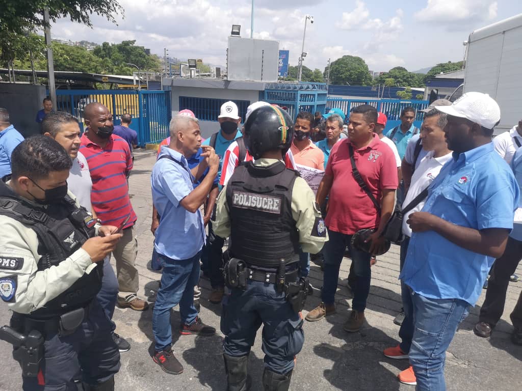 Djcar17's tweet photo. @la_patilla #conspirador polar y su Lorenzo Mendoza. Primer lugar de todos los tiempos, en violación de derecho laboral. Suspendió a más de 10 mil trabajadores y no acata orden de reeganche... https://t.co/zzZY4vcAnV