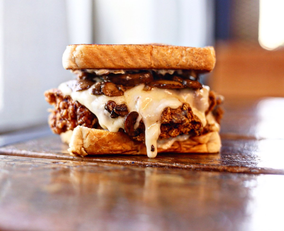On the board: Fried Chicken Thigh, smoked shrooms, smoked onion mayo, caramelized onions, Swiss on TX toast 👨‍🍳🦖