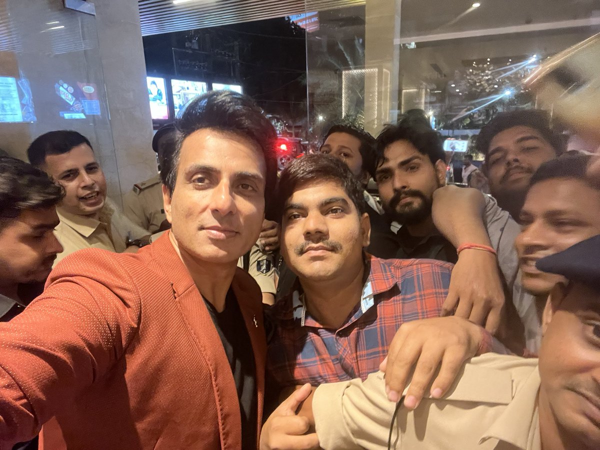 dhirajmfpbihar's tweet image. @SonuSood सर आपका बहुत बहुत आभार बिहार की धरती धन्य हो गई🙏🙏 @apparalaharishk @FcSonuSood