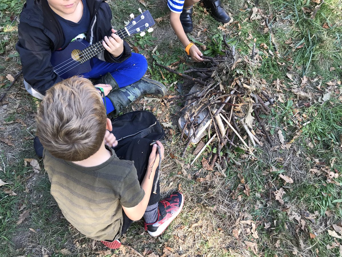 WPatemanscience's tweet photo. Year 3 enjoyed making shelters in Forest School accompanied by some ukulele playing! https://t.co/TM9aJhDzSN