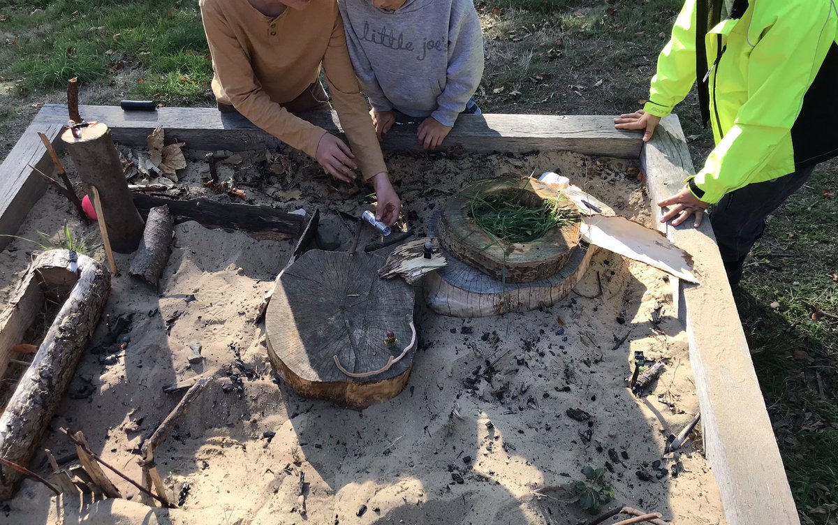 WPatemanscience's tweet photo. Year 3 enjoyed making shelters in Forest School accompanied by some ukulele playing! https://t.co/TM9aJhDzSN