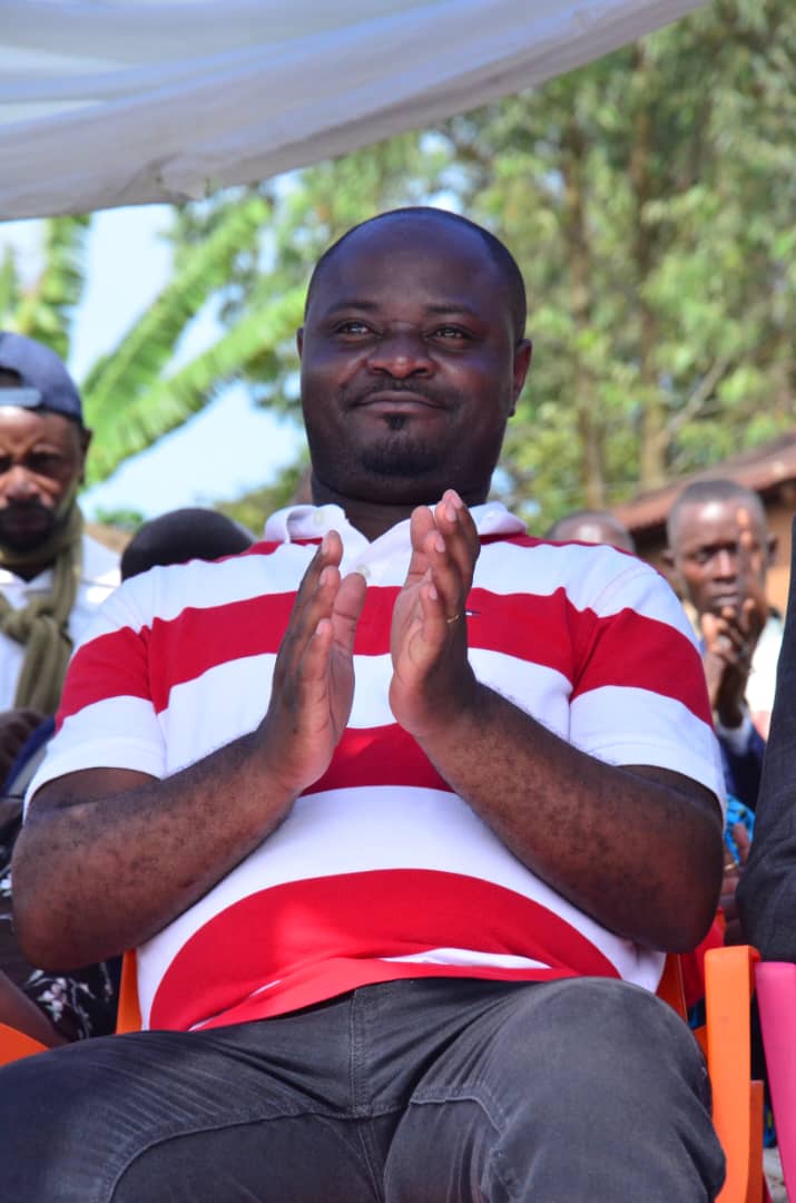 NKilufya's tweet photo. Tournée #AMANI 2e arrêt du pacificateur @VitalKamerhe1 à #RUBENGA sur l'île de #IDJWi Nord notons la présence du fils WA AMANI @BillyKambale1 toujours à côté du père 🥰 💪💪💪💪💪💪💪💪 https://t.co/fDvi1M9V4e