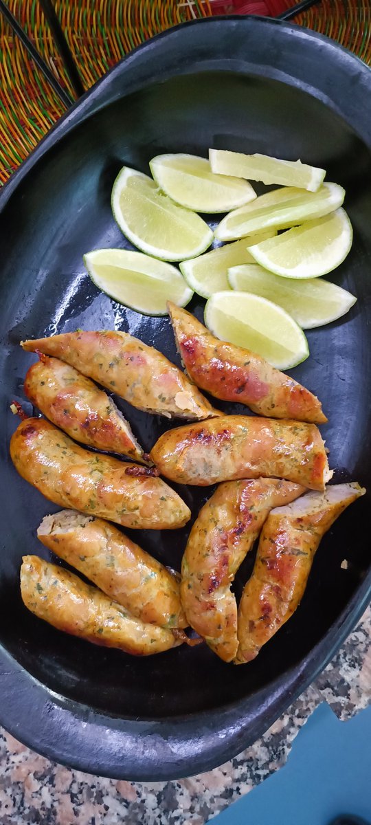 carojarasanta's tweet photo. Hoy empezamos las clases de cocina colombiana tradicional, con los alumnos de segundo semestre y no puedo sentirme más feliz 
@ISMM_Colombia https://t.co/RBiCSsor3R