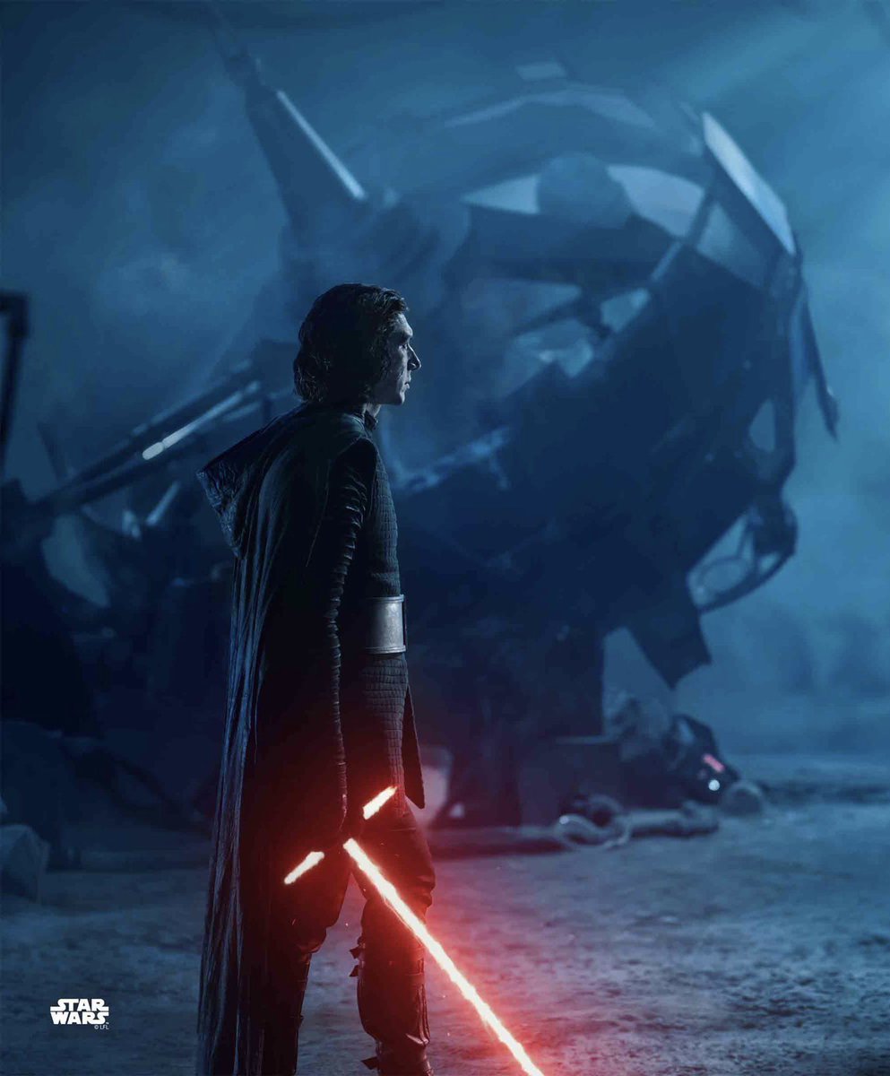 KyloDriver15's tweet photo. There’s just something about this picture that just does something to me. His hair. His profile. His stance. His outfit. His saber. This picture is everything. https://t.co/yDM8oYruxe
