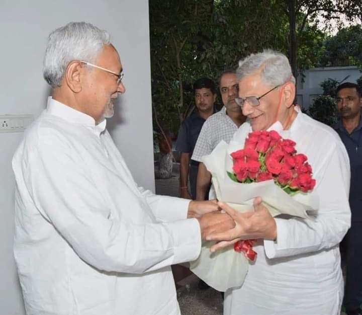 PannaLalKumar06's tweet photo. आज बिहार सीएम श्री नीतीश कुमार जी सीएम आवास पर राजद के वरिष्ठ नेता श्री शरद यादव जी और सीपीआई(एम) के महासचिव श्री सीताराम येचुरी जी का स्नेहपूर्ण स्वागत कर केंद्र में बनने वाली विपक्षी एकता पर विचार विमर्श किए.
#Bihar
#Nextpmnitishkumar
#2024LokSabhaElections
#Mission2024 https://t.co/i0tKv5o3fr