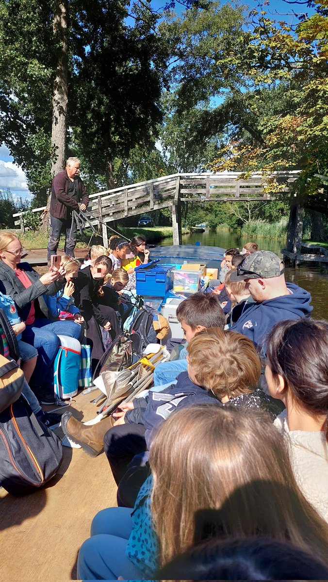 OBSdeStartbaan's tweet photo. Groep 7/8 is aangekomen in Giethoorn #kamp #giethoorn #bootjevaren https://t.co/v7rh4aqjCD