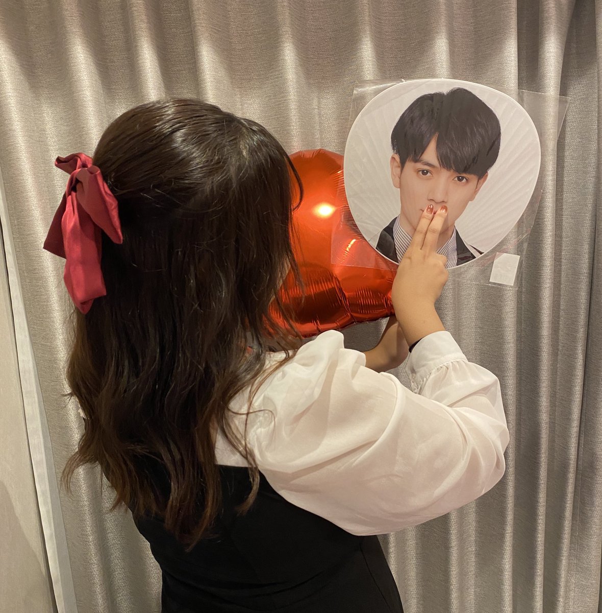 chaka_pag's tweet image. 宮近くんお誕生日おめでとう🎂
ほっぺつん、顎ピース、ちゃかちゃんペッ………あとどうしようかな…🤔💭ってなってる餅パグです（鼻掻くな）
 #Chaka25thBDay 
 #宮近海斗誕生祭2022