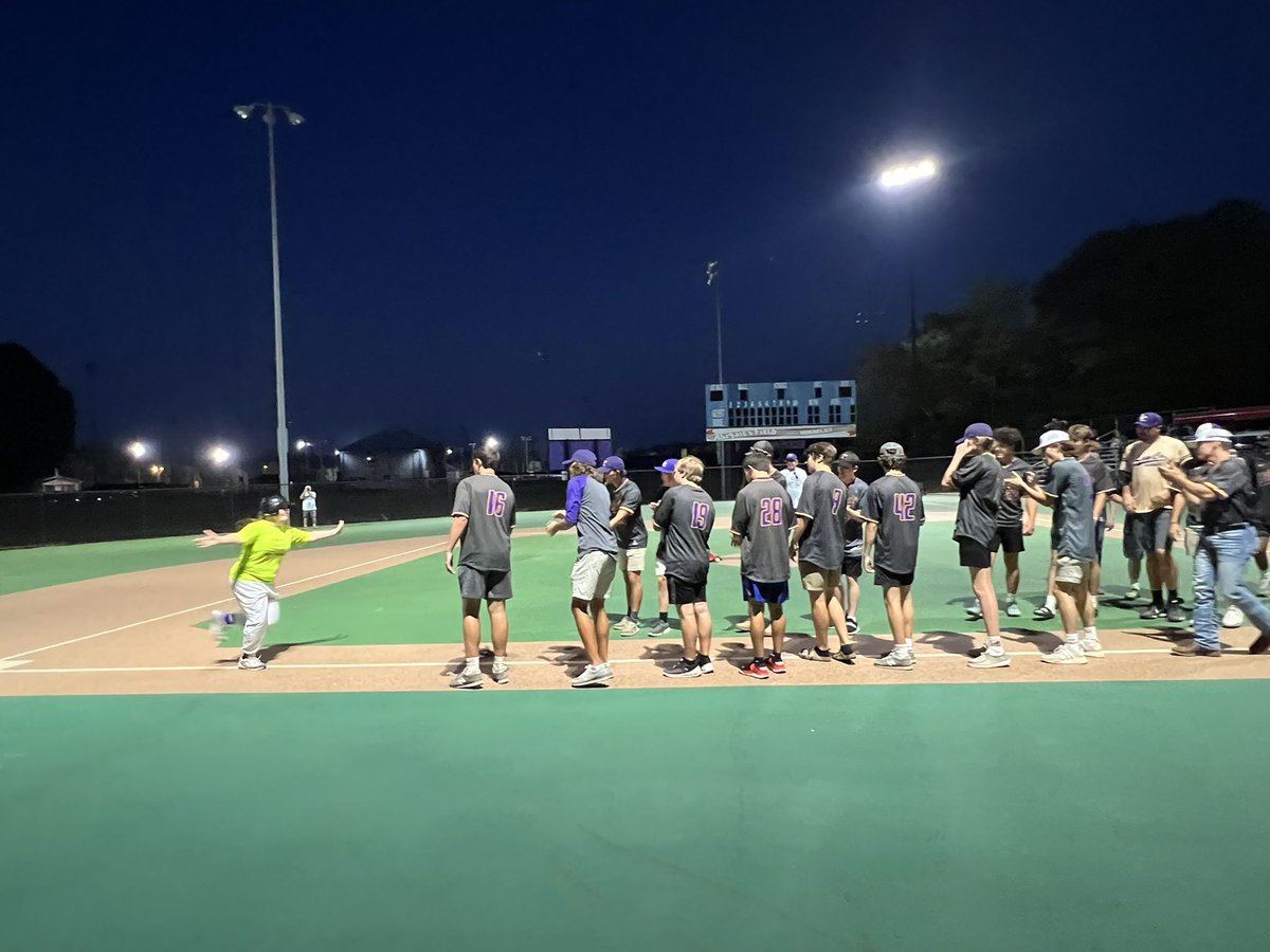 What a great night of baseball! Our boys supporting Abigail’s Plan. These guys came to help and left with memories they will cherish a lifetime! Such a blessing! #Thank you Abigail’s Plan for this opportunity… @Clint_Wright51 <a href="/CalvertCoach/">Matt Calvert</a> <a href="/LCHSone/">We Are Family!</a>