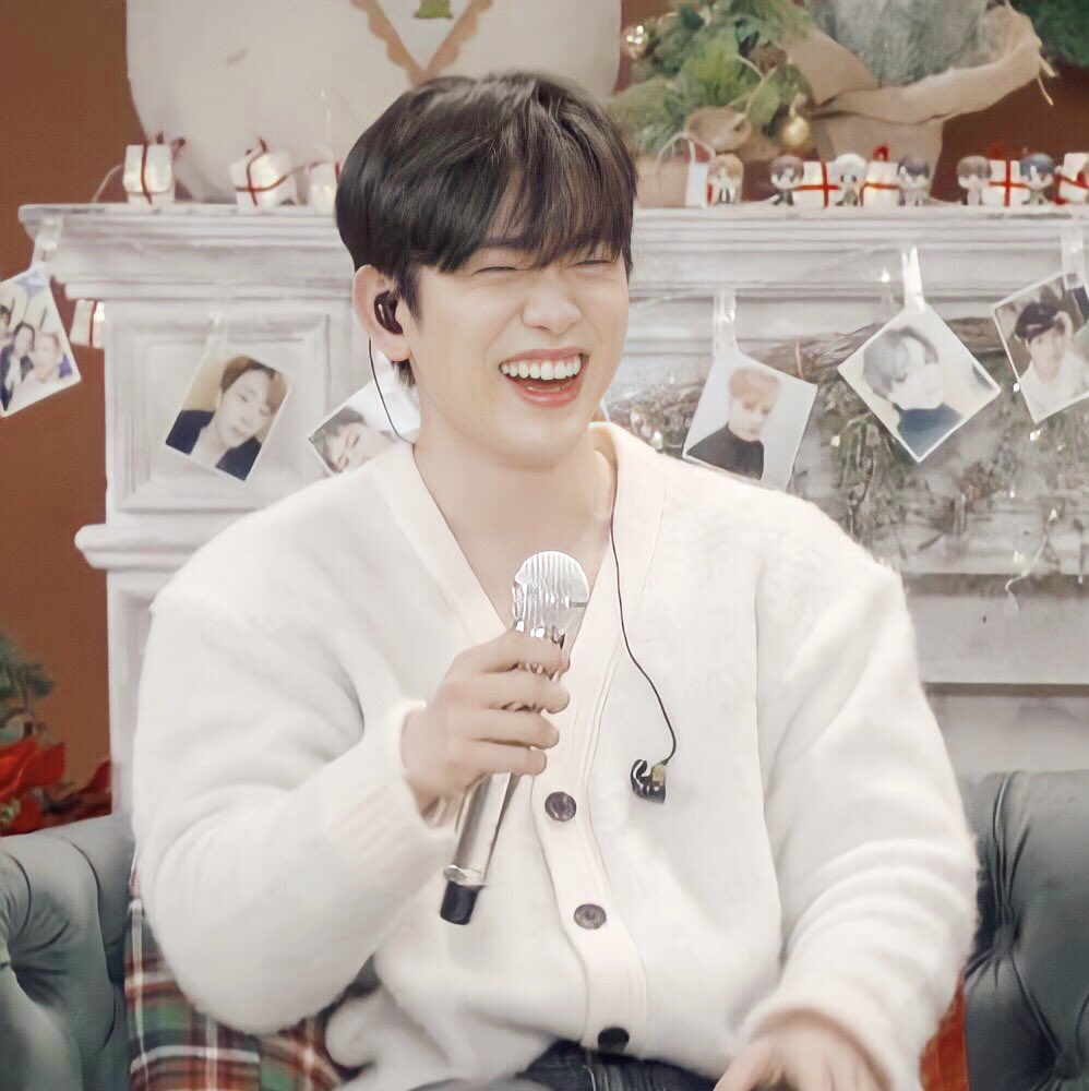 whathehellbells's tweet photo. It's the most special day of the year! Happy birthday @JINYOUNG !! I hope you're happy, comfortable, healthy and surrounded of love. I hope you see and talk to your friends and family today.
Thank you for everything, love you ❤️
#진영이_생일세포_오늘주인공
#ShiningOnJinyoungDay https://t.co/Lmbdymymf4