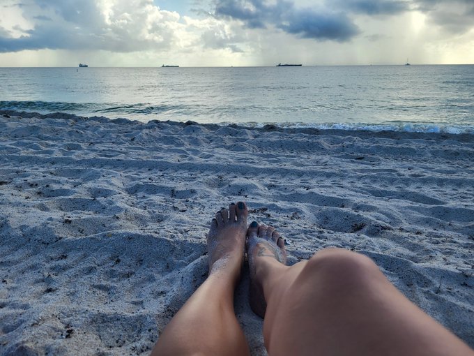 Morning salutations along with some beach meditation 🧘🏼😌  Have a great day🌴😊 https://t.co/o4ggPUXmOw<a href="/tag/momcomesfirst"class="tags"><span>#momcomesfirst</span></a>