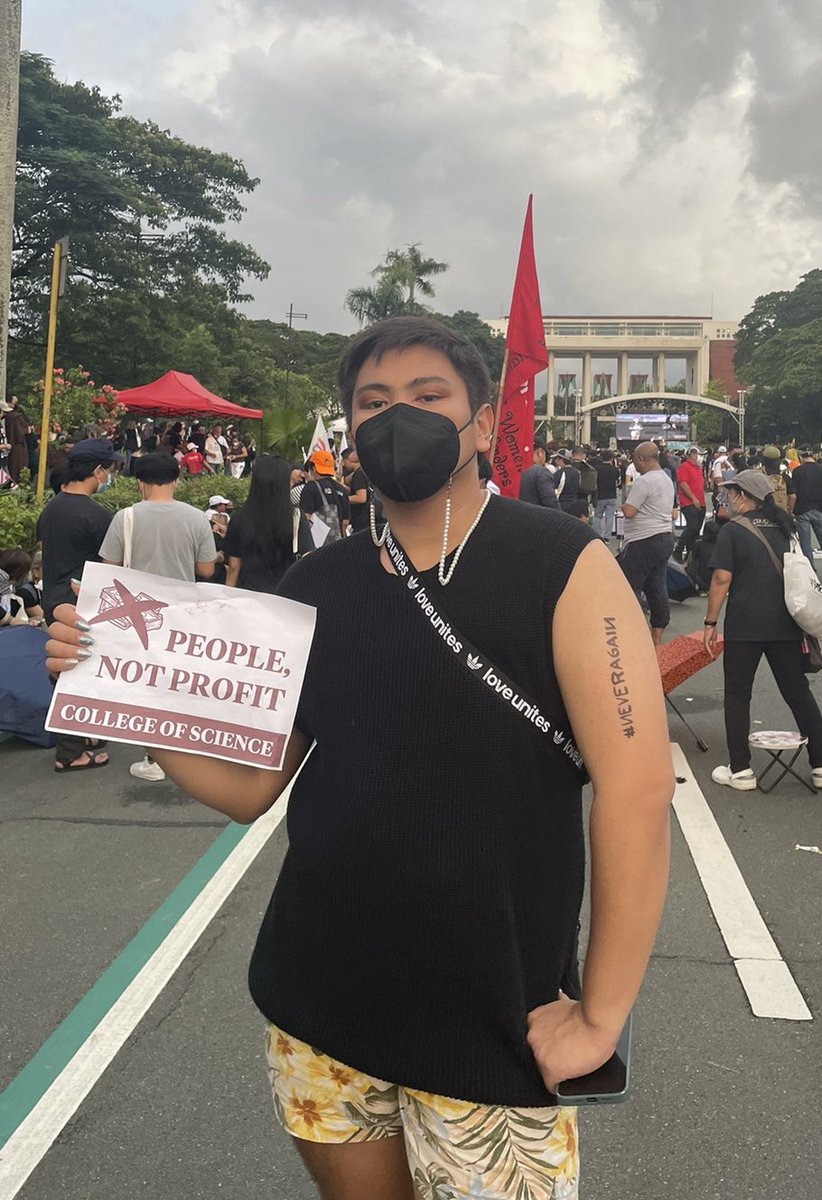 CaelumSol's tweet photo. Ilocano doing legit Ilocano things!!

Di nga ma-acknowledge mga kasalanan ng pamilya nila pero hinalal at binoto pa rin ng karamihan-(very sus!). 

#AwanTiSolidNorth #NeverAgain #NeverForget https://t.co/WTsA1RovUD