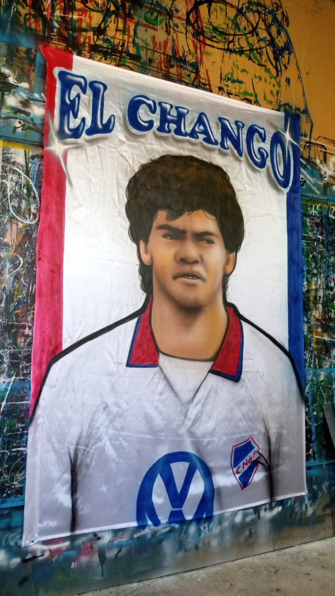 LosBolsosDeNJ's tweet photo. José Luis Pintos Saldaña “El Chango” gloria de Club 🔵⚪️🔴 que tenemos entre nosotros viviendo en New Jersey 🇺🇸 con este trapo está Banda #LosBolsosDeNewJersey te homenajea #ElChango
#LejosPeroUnidos #NacionalSiempre https://t.co/fKITqxw0fZ