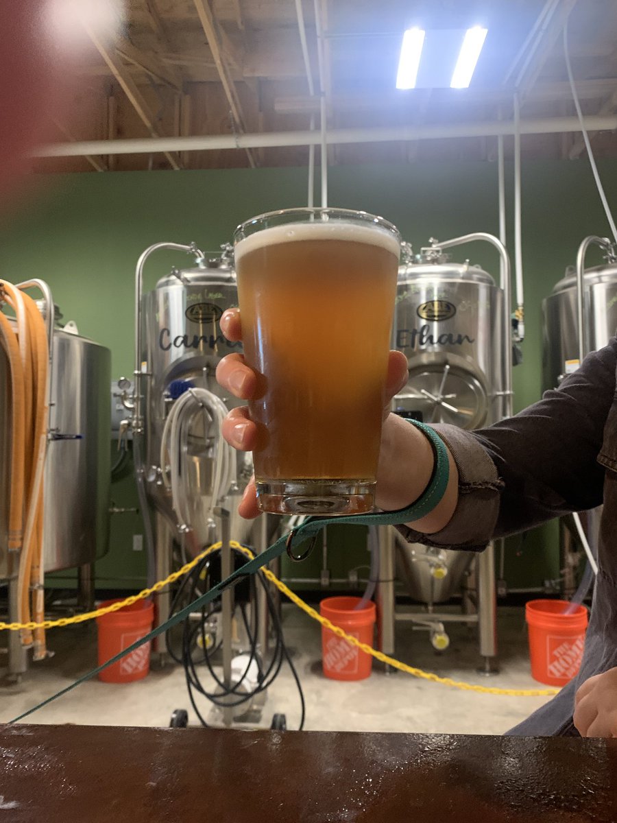 AuldBrewing's tweet photo. It’s Hump Day Hero night at the brewery!
Come grab your 15% discount and try our new Rye Saison!
#auldbrewing #humpday #FirstResponders #frontlinemedical #Military #saison #lubbocktx #borgertx https://t.co/6DLaRSr7EH