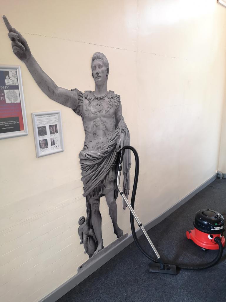 DSFCclassics's tweet image. Always advertising those domestic virtues.