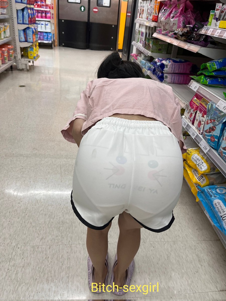 BITCH_sexgirl's tweet photo. ก็ว่า ทำไมหนุ่มมองกันจัง กางเกงบางขนาดนี้เลยอ่ะ https://t.co/y9c8XGehI5