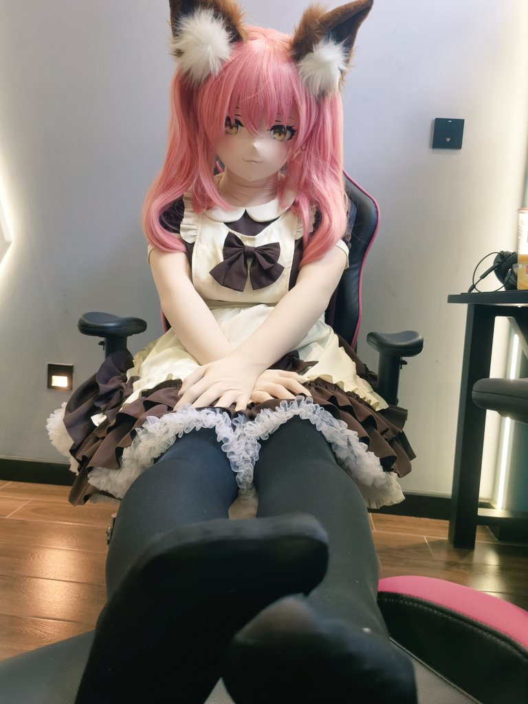 #kigurumi #着ぐるみ 
女仆狐狸来喂大家吃蛋糕啦~月初自己过生日没吃到蛋糕小小的弥补一下，谢谢老婆把我拍的很娇小！
出镜：我自己
拍摄：球球