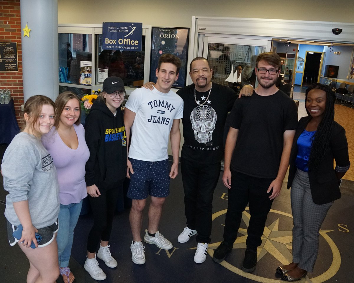 GruninCenterOCC's tweet photo. Thank you, @FINALLEVEL, for coming to @OceanEdu  last night. Our diverse audience, filled with everyone from college students to grandparents, loved your talk. Whether they were rap, metal, or SVU fans, they were engaged. Plus, you gave our ASL Interpreters a good workout! https://t.co/UHGT8dsrqJ