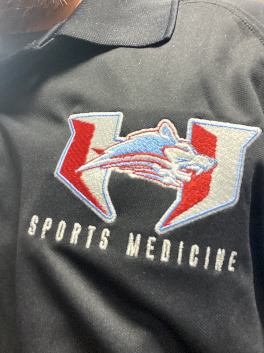 Coach_LJP's tweet photo. Trainer appreciation post! Not only do I appreciate the sports medicine swag but I appreciate the countless hours they work treating our athletes and keeping them hydrated. #keepemhealthy ⁦@HuskiesAT⁩ ⁦@HirschiFootball⁩ ⁦@DawgTrainer2020⁩ https://t.co/qSNT5Mko0c