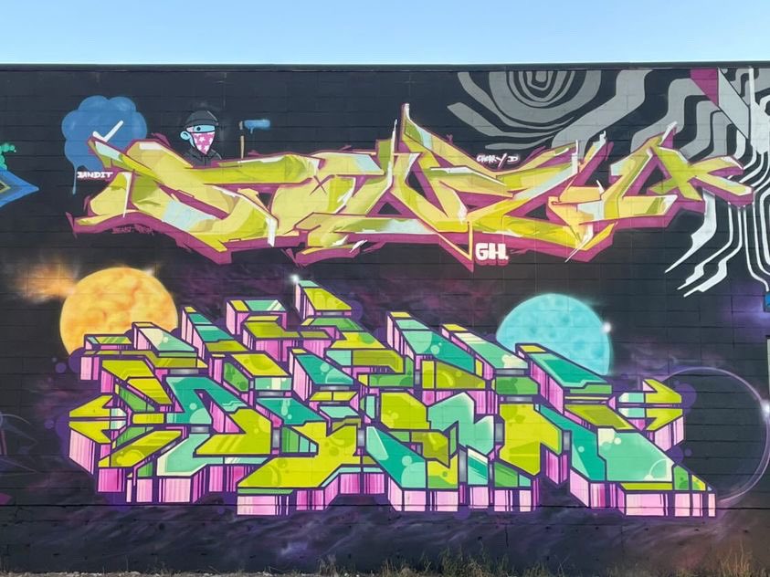 Sonz1_'s tweet photo. Always a good time to get out &amp; paint with about 30 other writers. Got to put up @doodle2691 Doodles. 
Thanks Bandit 💥.
@doodles #Bandit #Bluechip #Doodles #Sonz1 #Looppaint #graffiti https://t.co/6HbwR0IXP4