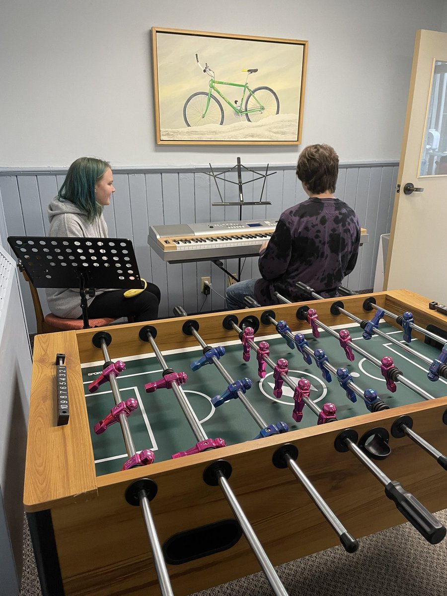 MrsMSatnik's tweet photo. Our students are checking out the new Harmony Lounge in Napanee today. What a fantastic space!! I am so excited to see students engage in music outside of school! Lessons, practice space, hang out space - just amazing! #napaneeproud #NDSSmusic #creatingstudentleaders https://t.co/6kflV97pw7