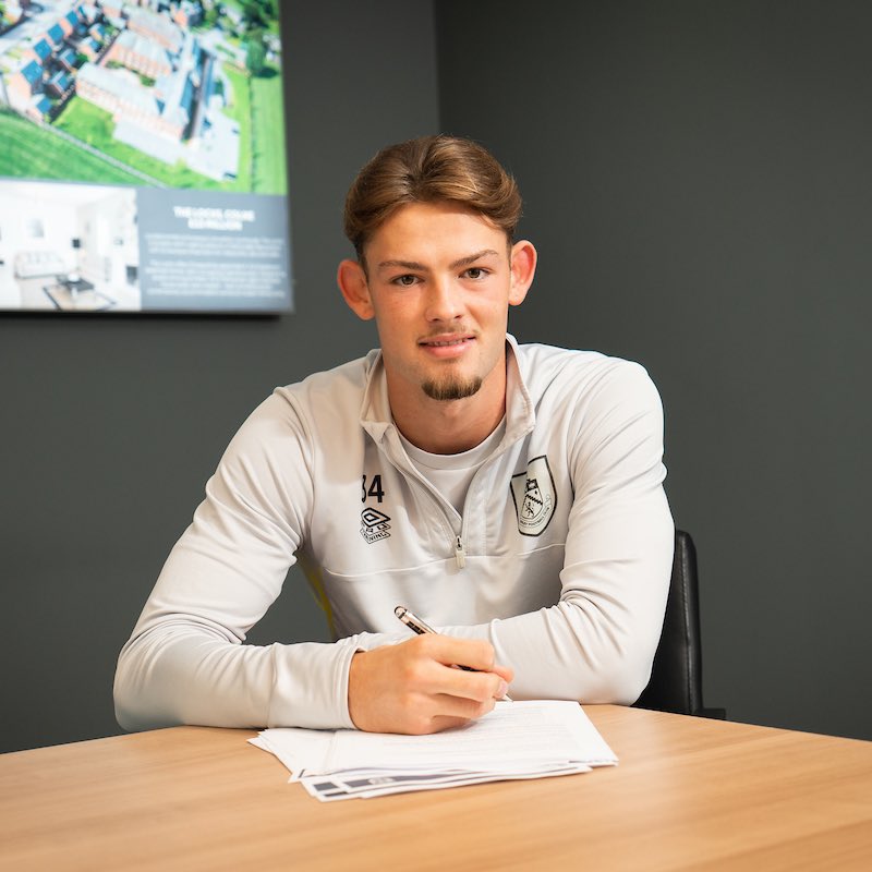 ClaretsAcademy's tweet photo. 📝 We're pleased to confirm that defender Dan Sassi has signed his first professional deal with the Club with a contract which will run until June 2025.

Full details 👉 https://t.co/zG8TmuV1VJ https://t.co/dhY37BrrQs
