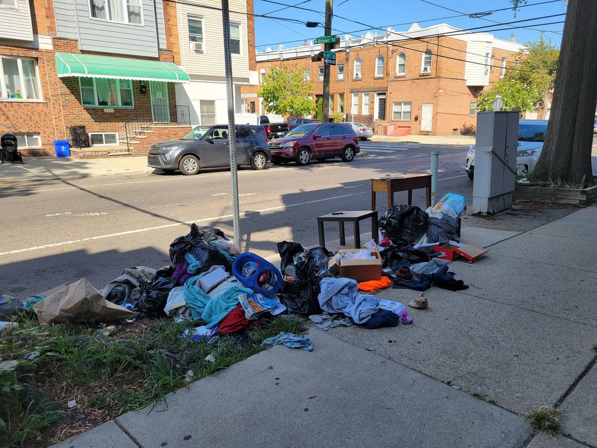 LauraJPhilly's tweet photo. @CMMarkSquilla @Fiedler4Philly
Corner of 4th and Ritner https://t.co/sDo6XaPjOY