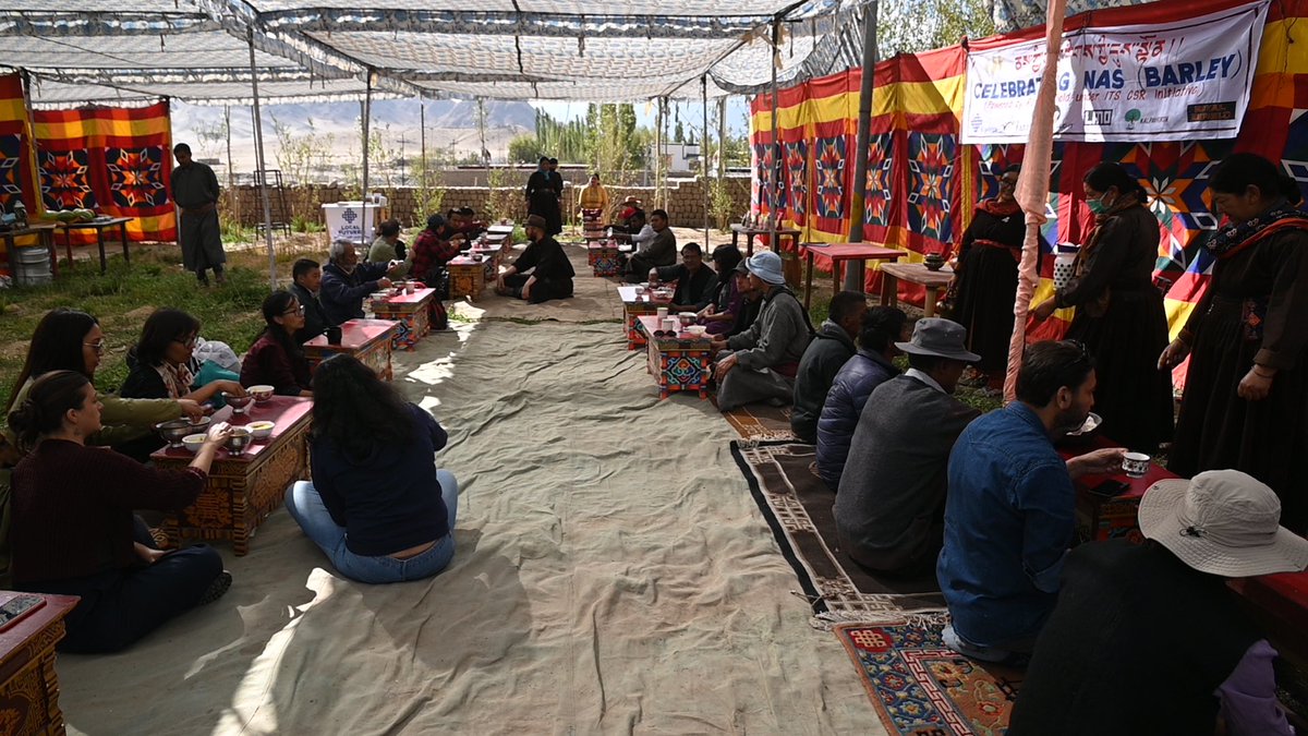 VikalpSangam's tweet photo. Celebrating Nas (Barley) a two-day Ladakh food festival to reclaim traditional foods of the Ladakh region.
We had talks from experts,panel discussions with the local entrepreneurs,farmers,folk performances & different groups cooking & sharing their versions of Ladakhi delicacies https://t.co/vtCpUN3Yjg