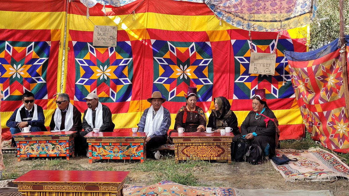 VikalpSangam's tweet photo. Celebrating Nas (Barley) a two-day Ladakh food festival to reclaim traditional foods of the Ladakh region.
We had talks from experts,panel discussions with the local entrepreneurs,farmers,folk performances & different groups cooking & sharing their versions of Ladakhi delicacies https://t.co/vtCpUN3Yjg